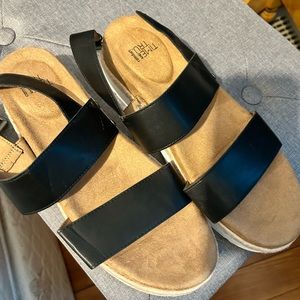 Brand new never wore sandles